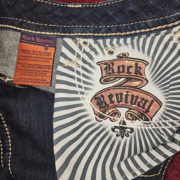 Rock Revival Mid-Rise Betty Bermuda Shorts - Picture 6 of 11